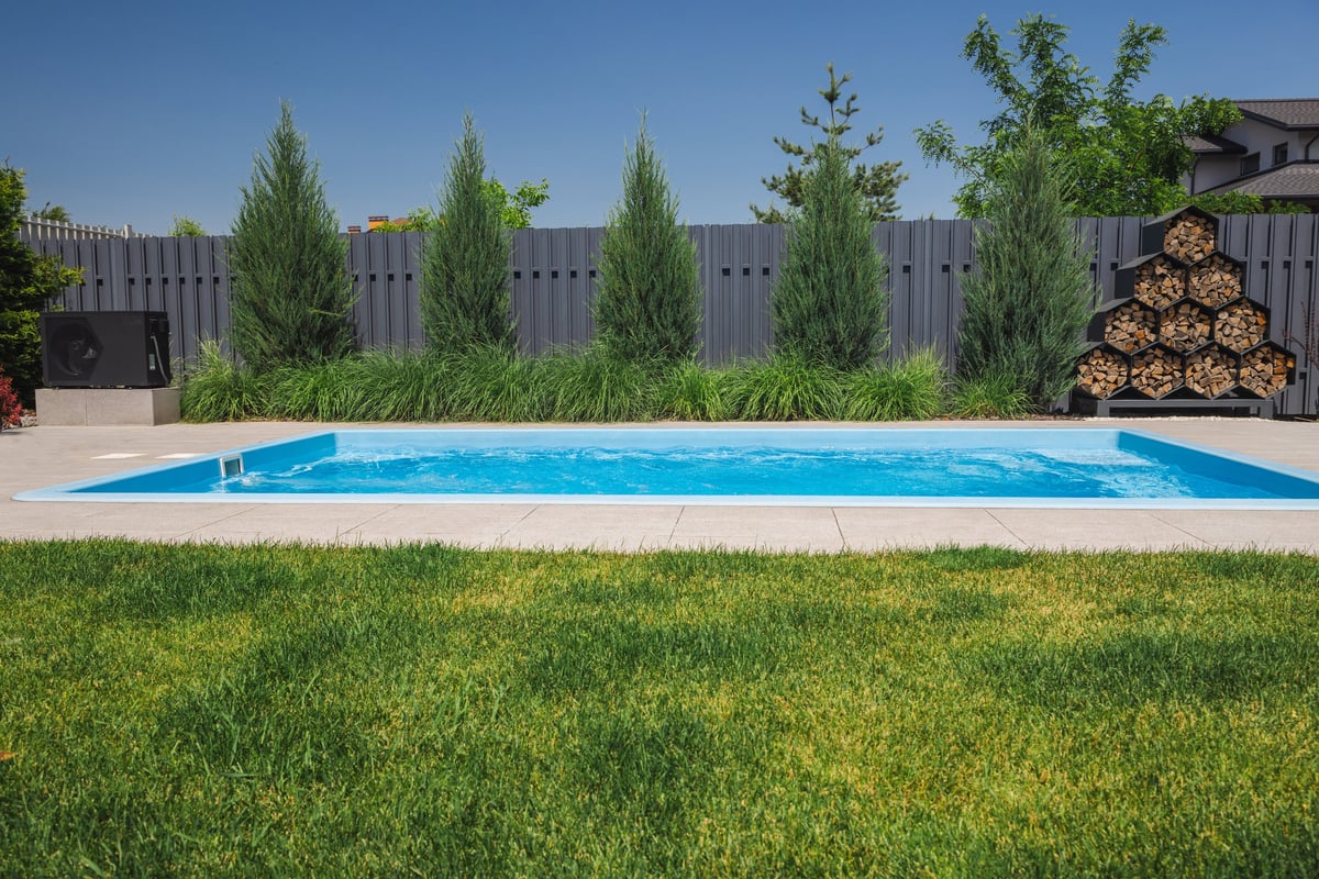 Piscine résidentielle conforme aux normes de sécurité au Québec